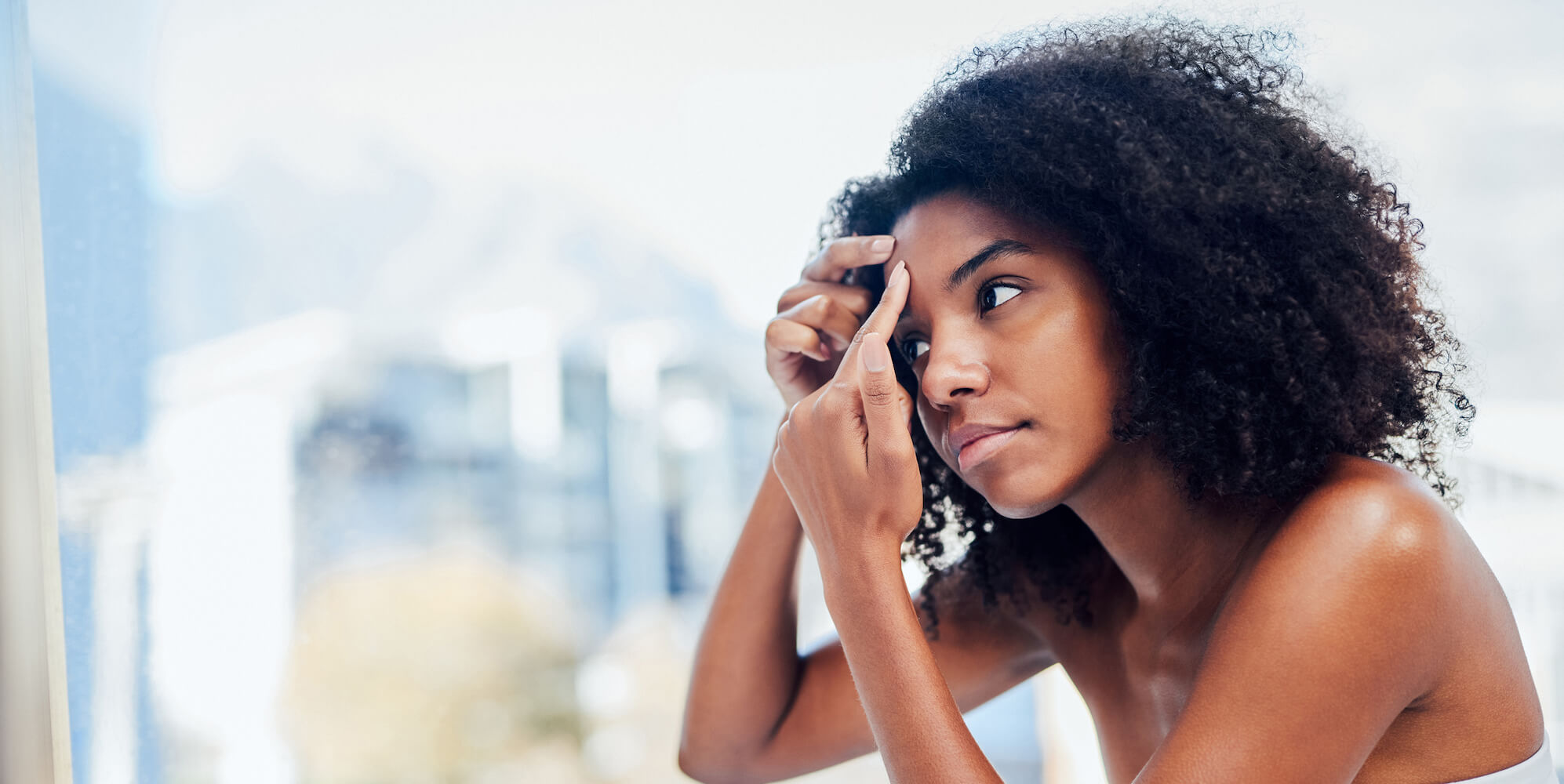 Comment enlever efficacement un bouton du visage