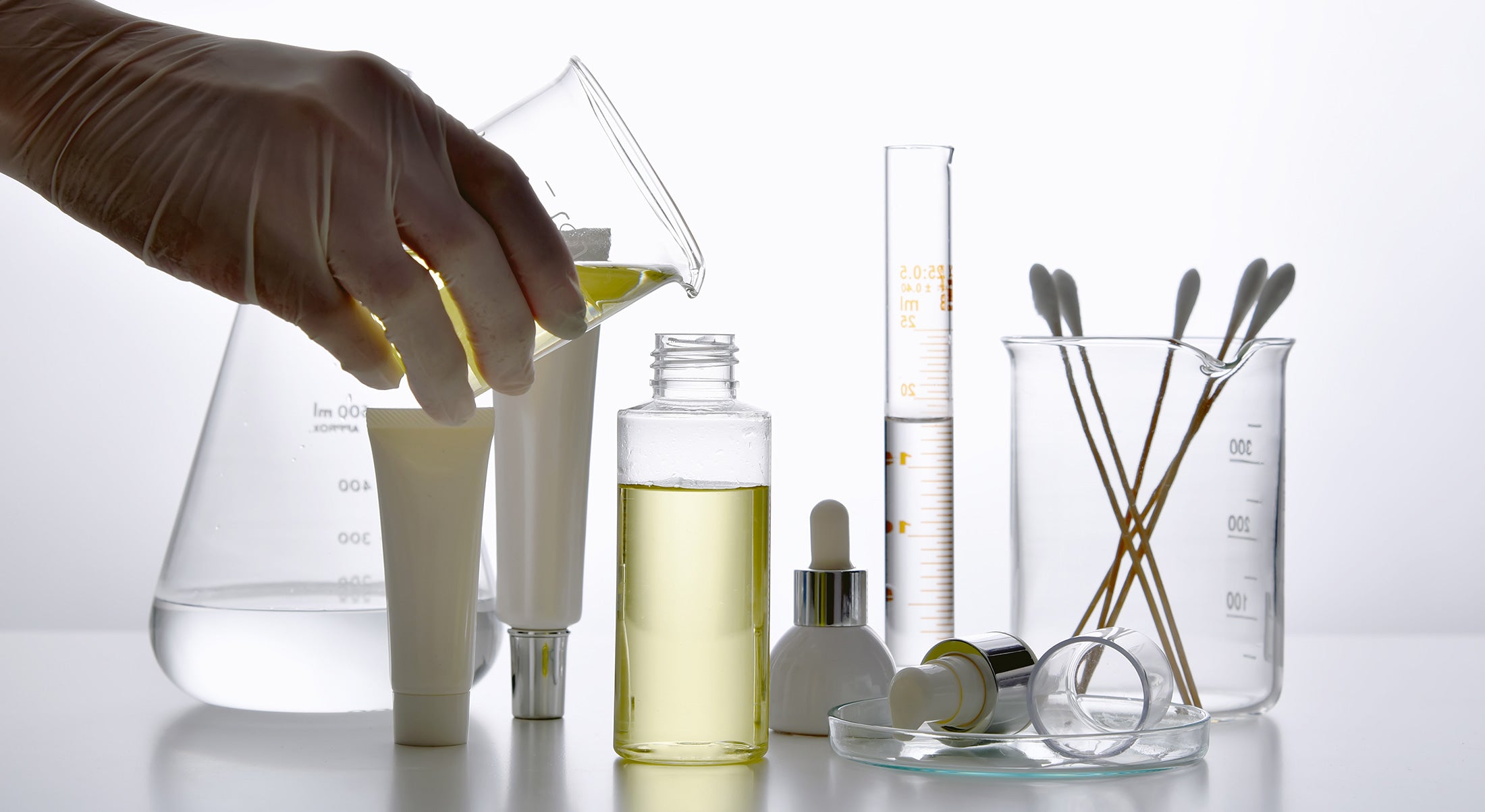 Quels sont les dangers des perturbateurs endocriniens dans les cosmétiques ?