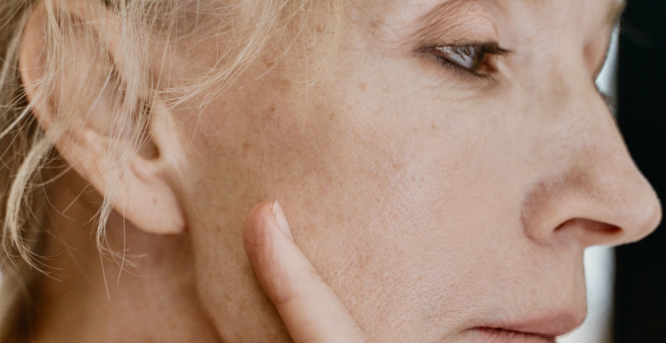 Comment atténuer une tache brune sur le visage ? 